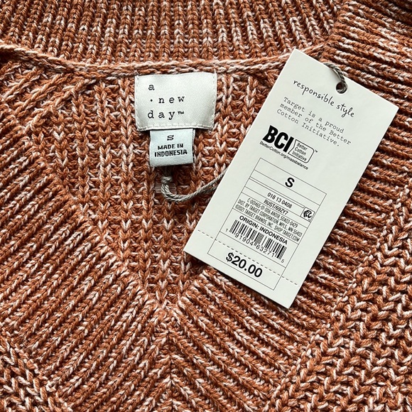 Orange V-neck sweater- new with tags - Picture 2 of 3